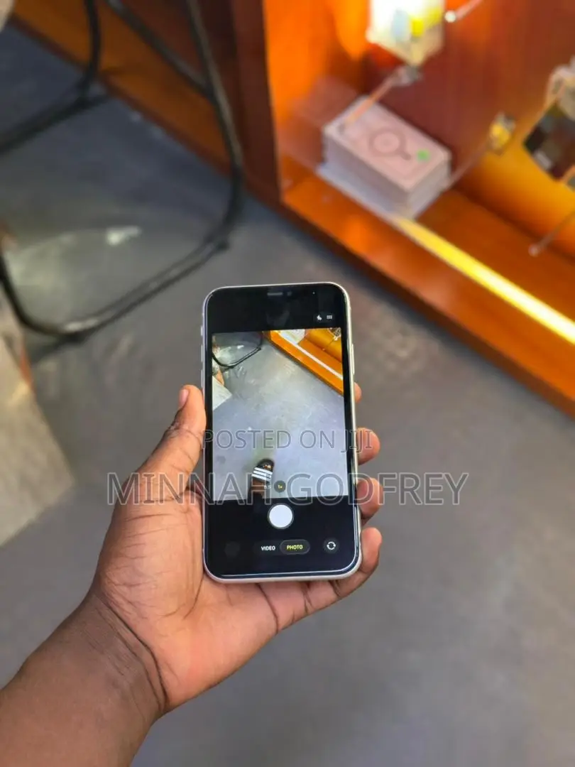 Apple iPhone 11 64 GB White