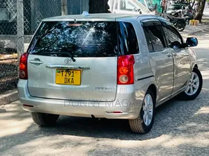Toyota Raum 2004 Silver