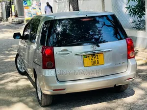 Toyota Raum 2004 Silver