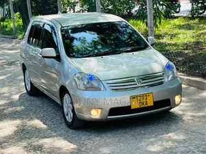 Toyota Raum 2004 Silver