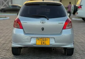 Toyota Vitz 2008 Silver