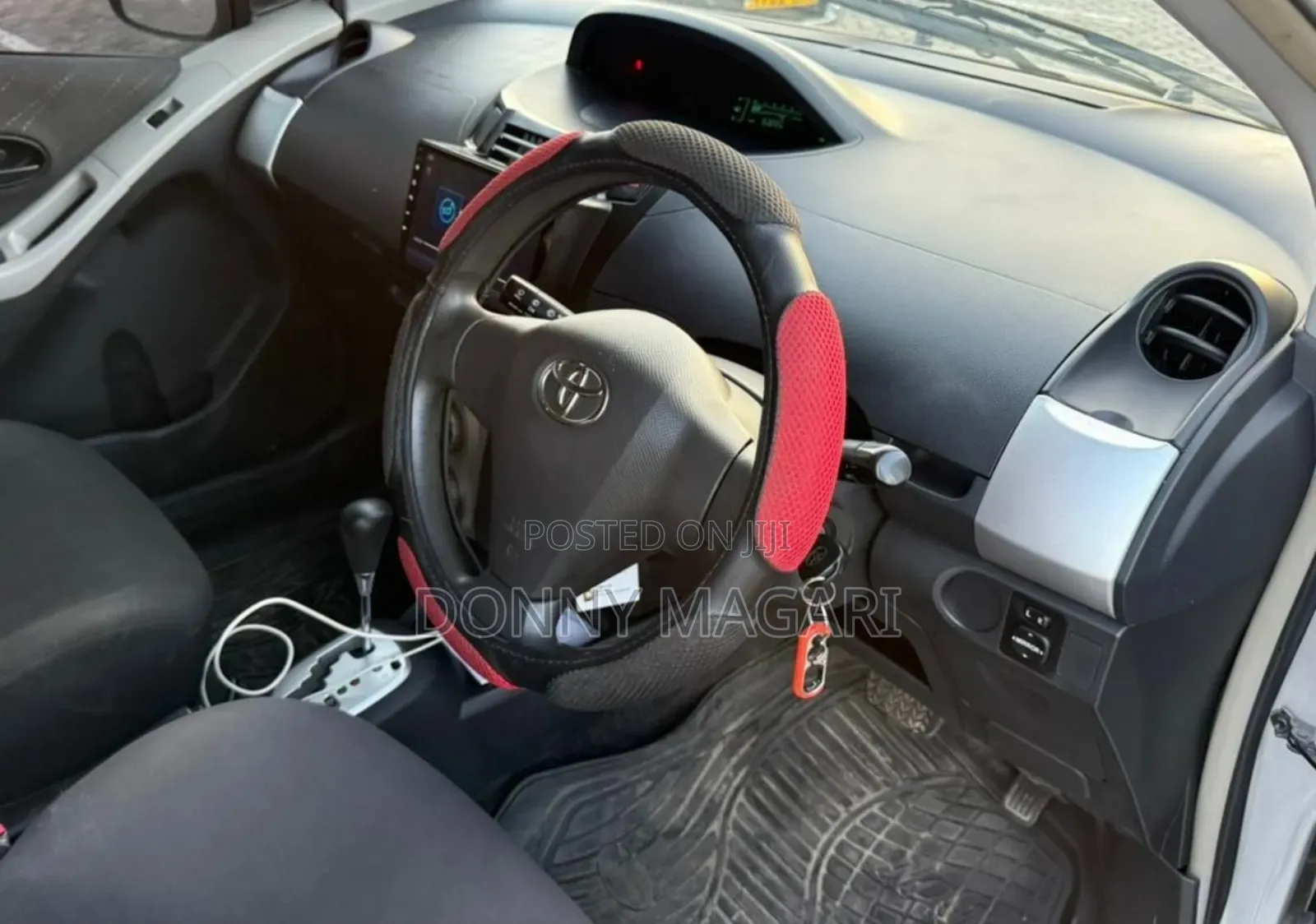 Toyota Vitz 2008 Silver