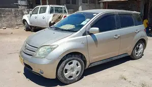 Toyota IST 2004 Gold