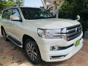 Toyota Land Cruiser 2018 White