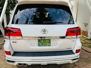 Toyota Land Cruiser 2018 White