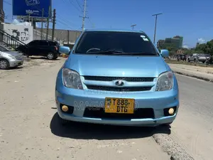 Toyota IST 2010 Silver