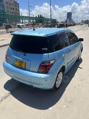 Toyota IST 2010 Silver