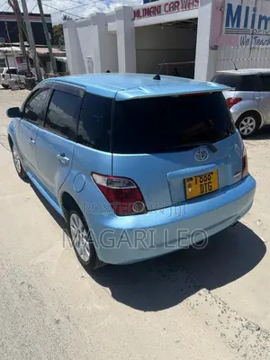 Toyota IST 2010 Silver