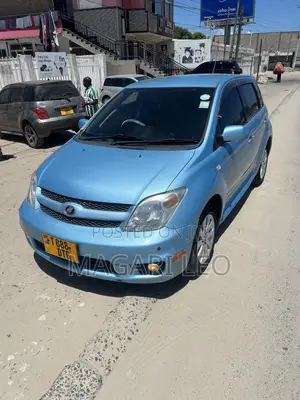 Toyota IST 2010 Silver