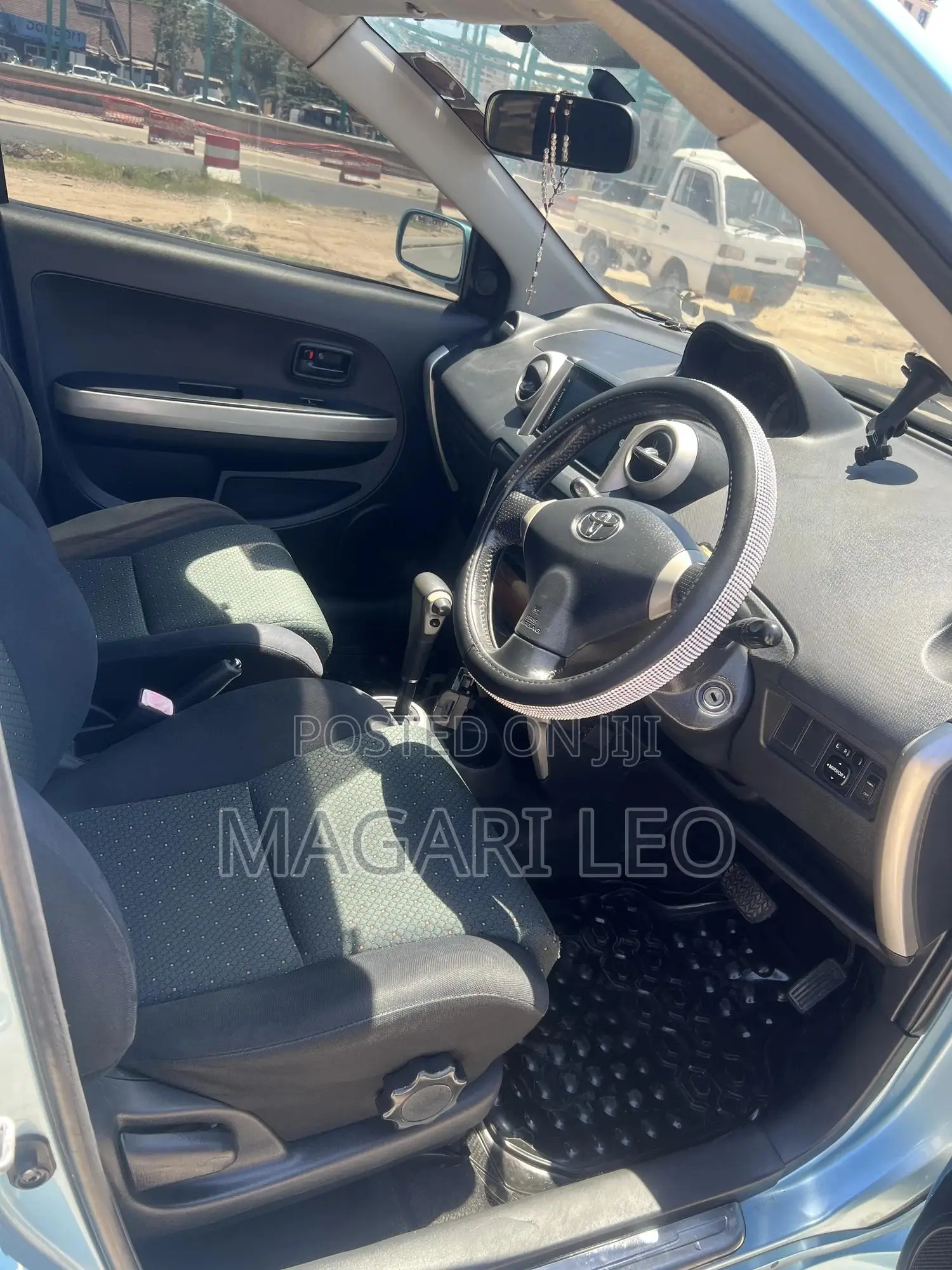 Toyota IST 2010 Silver