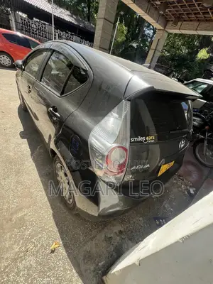 Toyota Aqua 2012 Gray