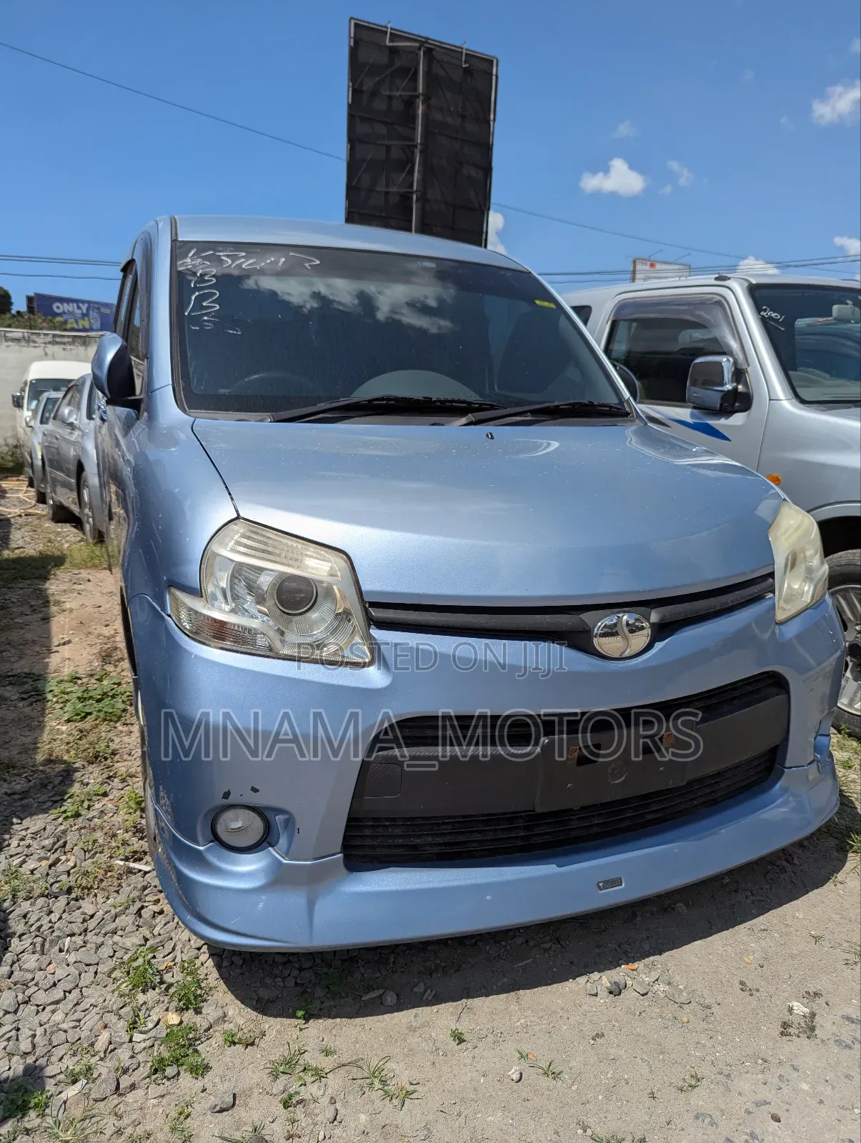 Toyota Sienta 1.5 AWD (6-seater) 2015 Blue