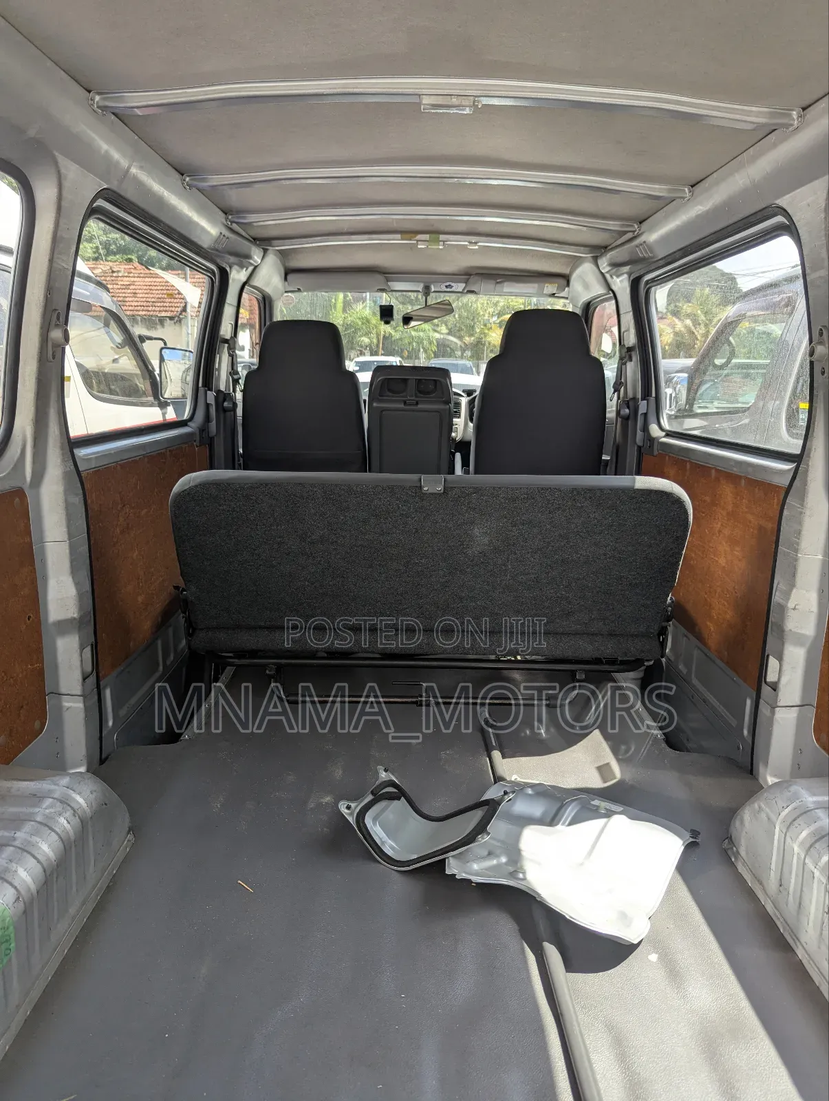Nissan Caravan (Urvan) 2011 Silver