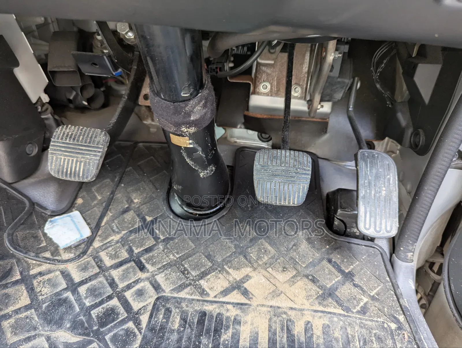 Nissan Caravan (Urvan) 2011 Silver