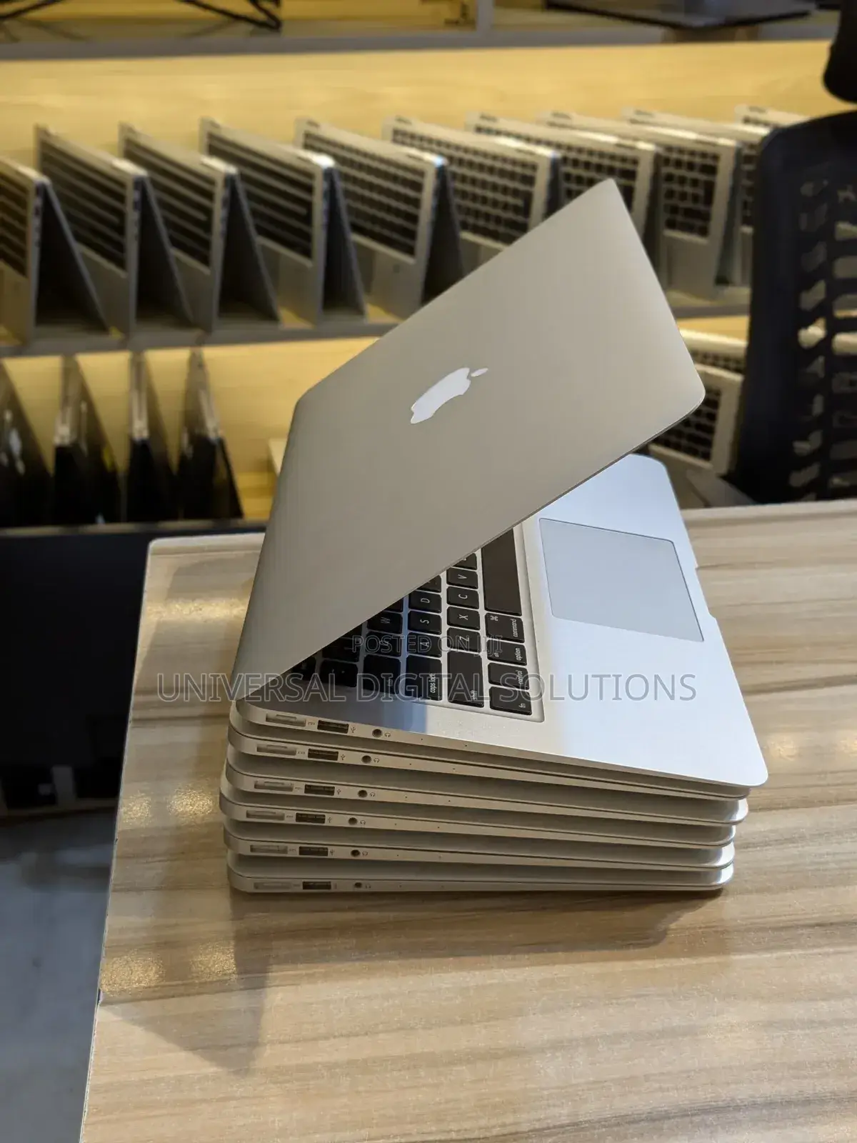 Laptop Apple MacBook Pro 2017 8GB Intel Core I5 SSD 128GB
