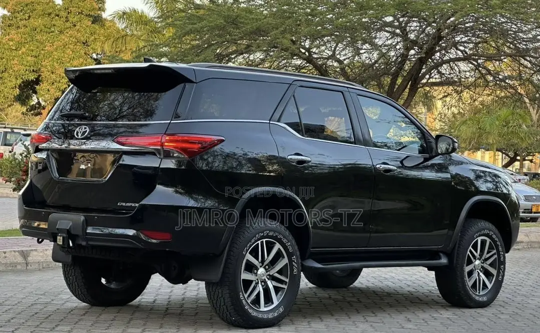 Toyota Fortuner 2018 Black