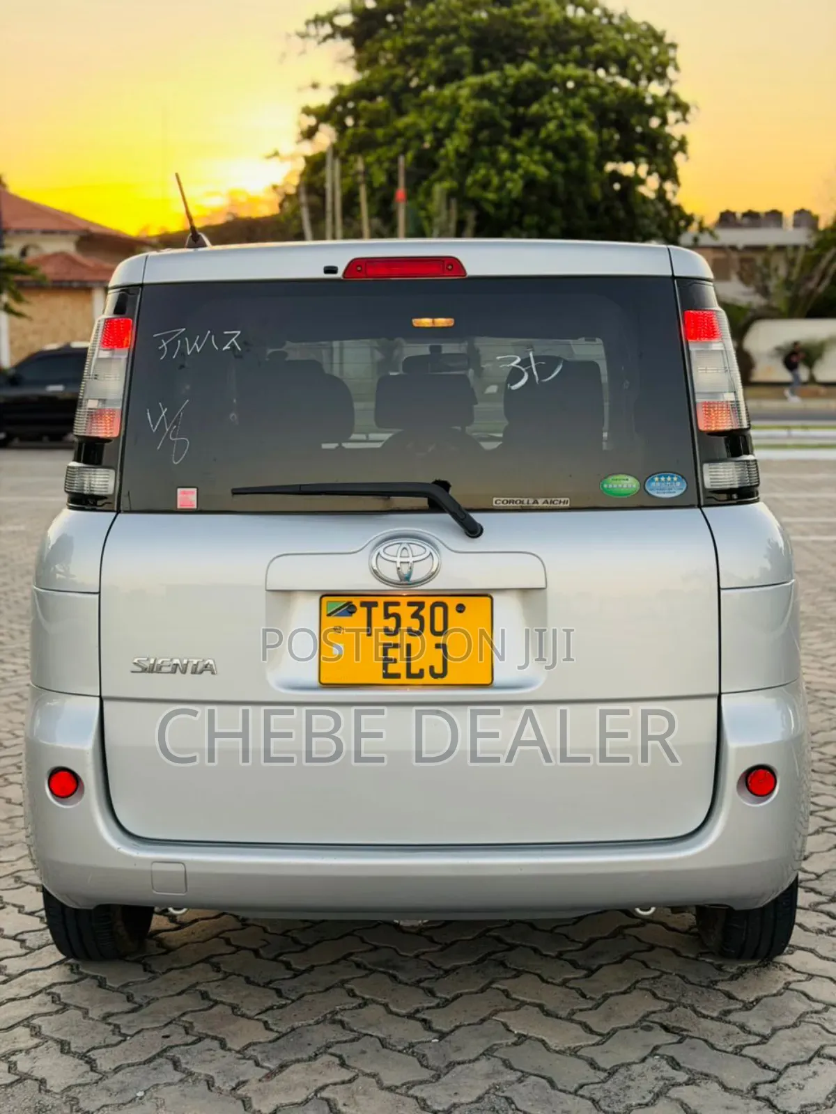 Toyota Sienta 2012 Silver