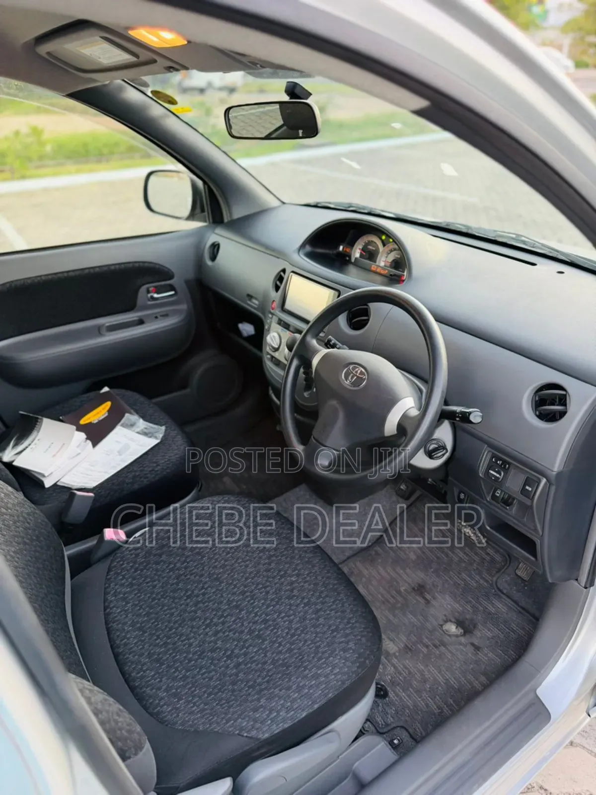 Toyota Sienta 2012 Silver
