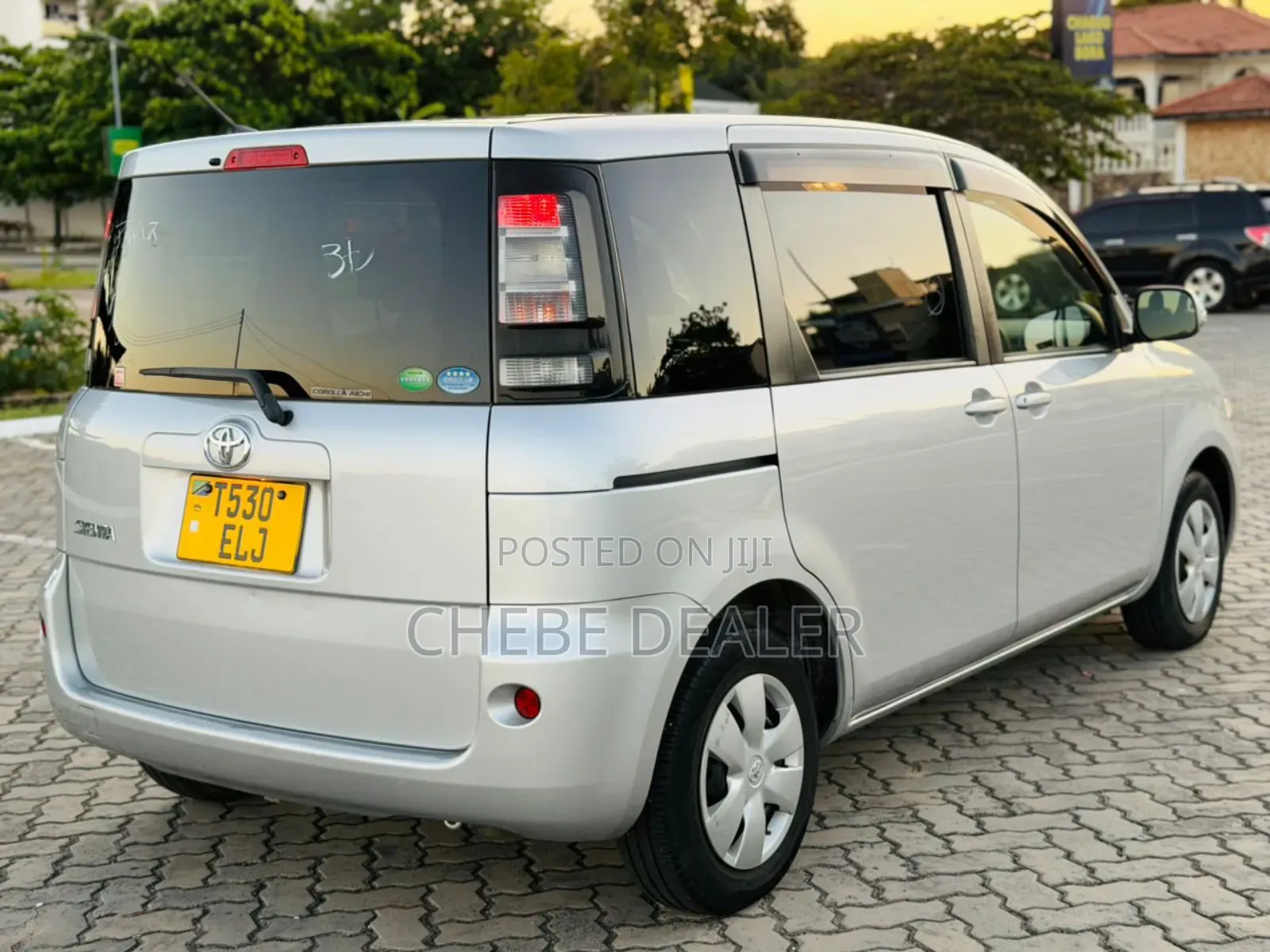 Toyota Sienta 2012 Silver