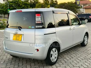 Toyota Sienta 2012 Silver