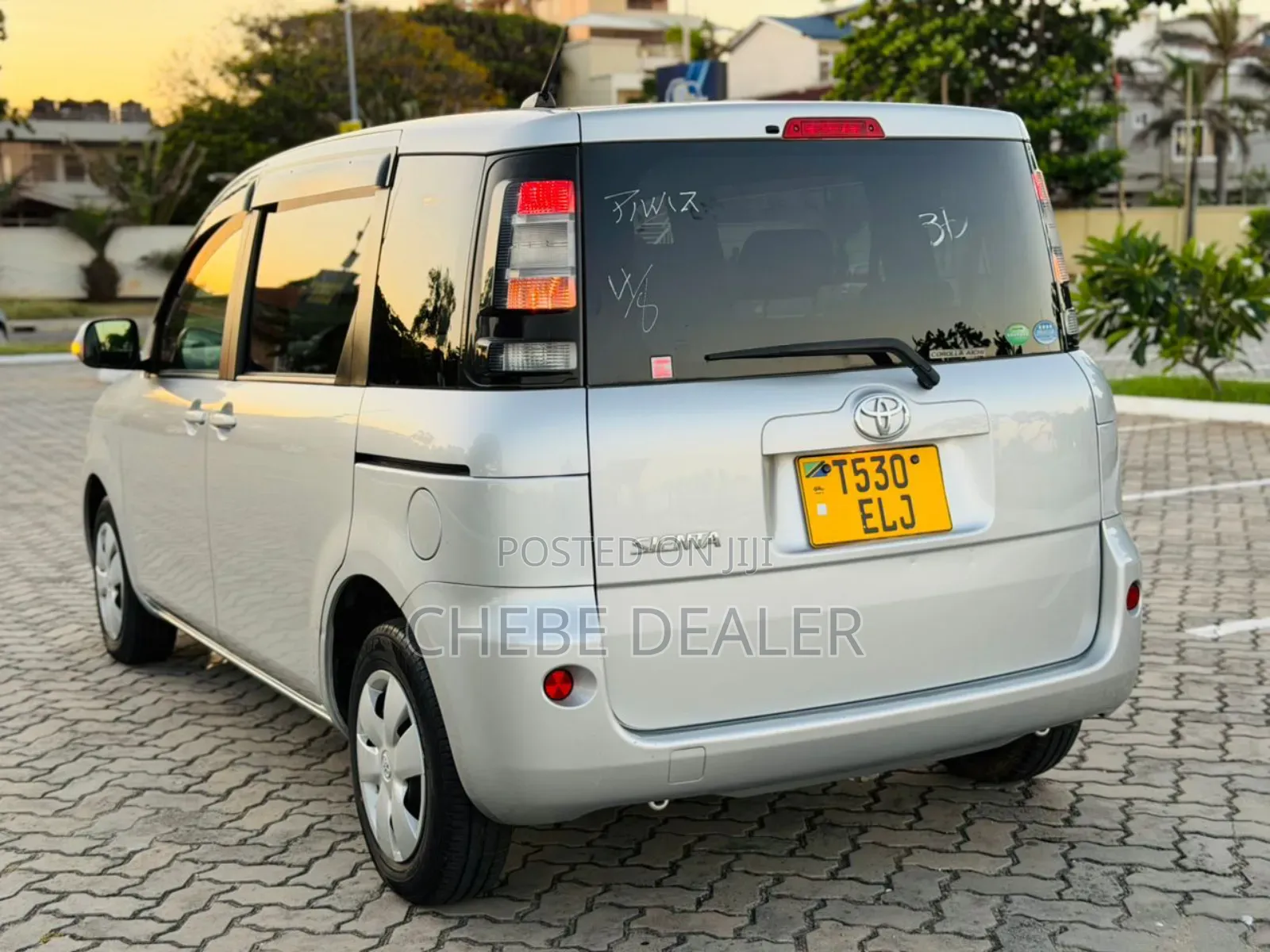 Toyota Sienta 2012 Silver