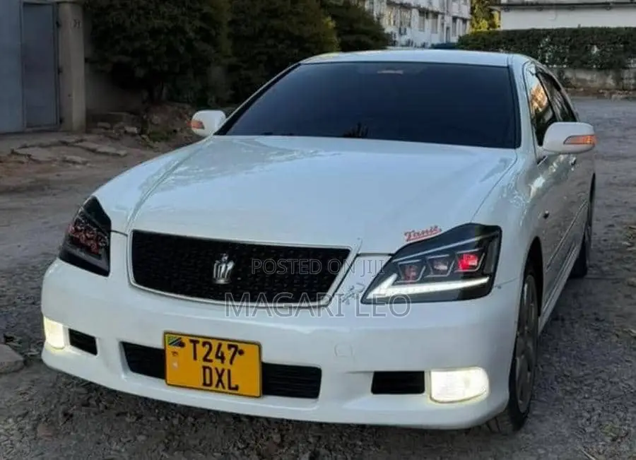 Toyota Crown 2006 White