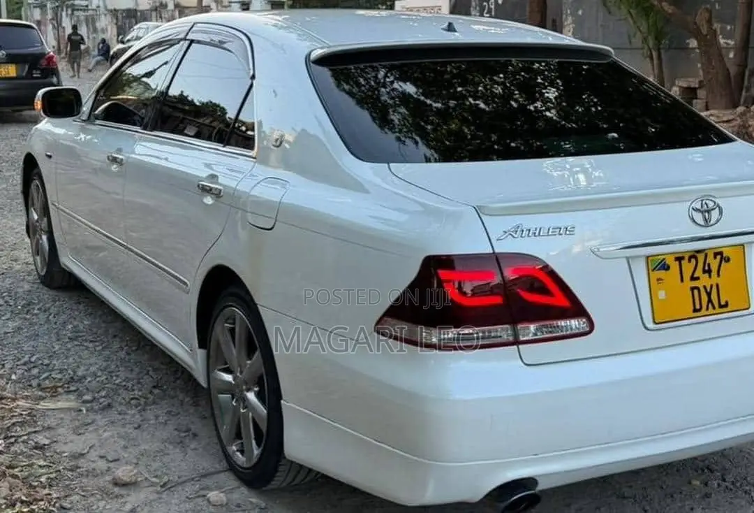 Toyota Crown 2006 White
