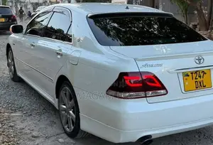 Toyota Crown 2006 White