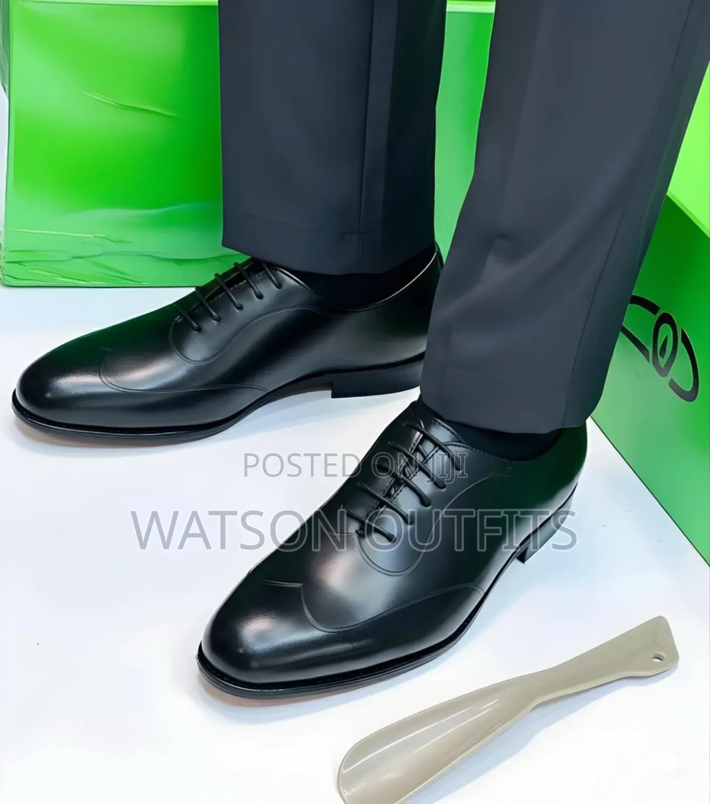 Viatu Vya Moka or Moccasins Vya Watu Wazima