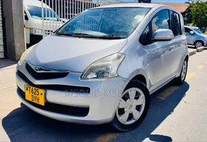 Toyota Ractis 2006 Silver