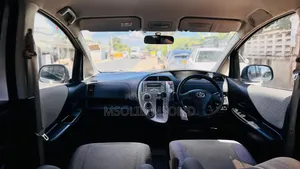 Toyota Ractis 2006 Silver