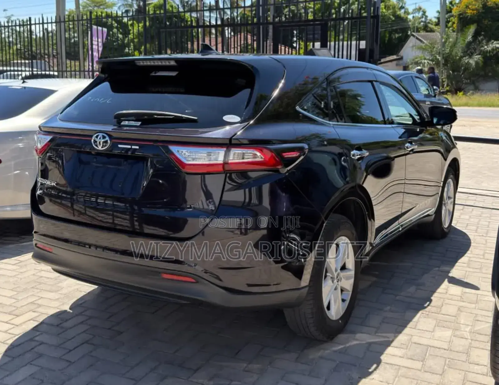 Toyota Harrier 2.0 2017 Burgundy