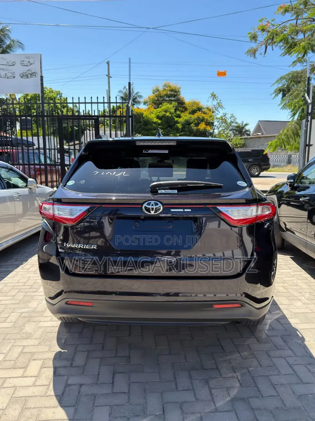 Toyota Harrier 2.0 2017 Burgundy