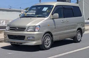 Toyota Noah 2001 Gold
