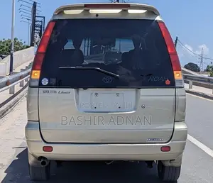Toyota Noah 2001 Gold