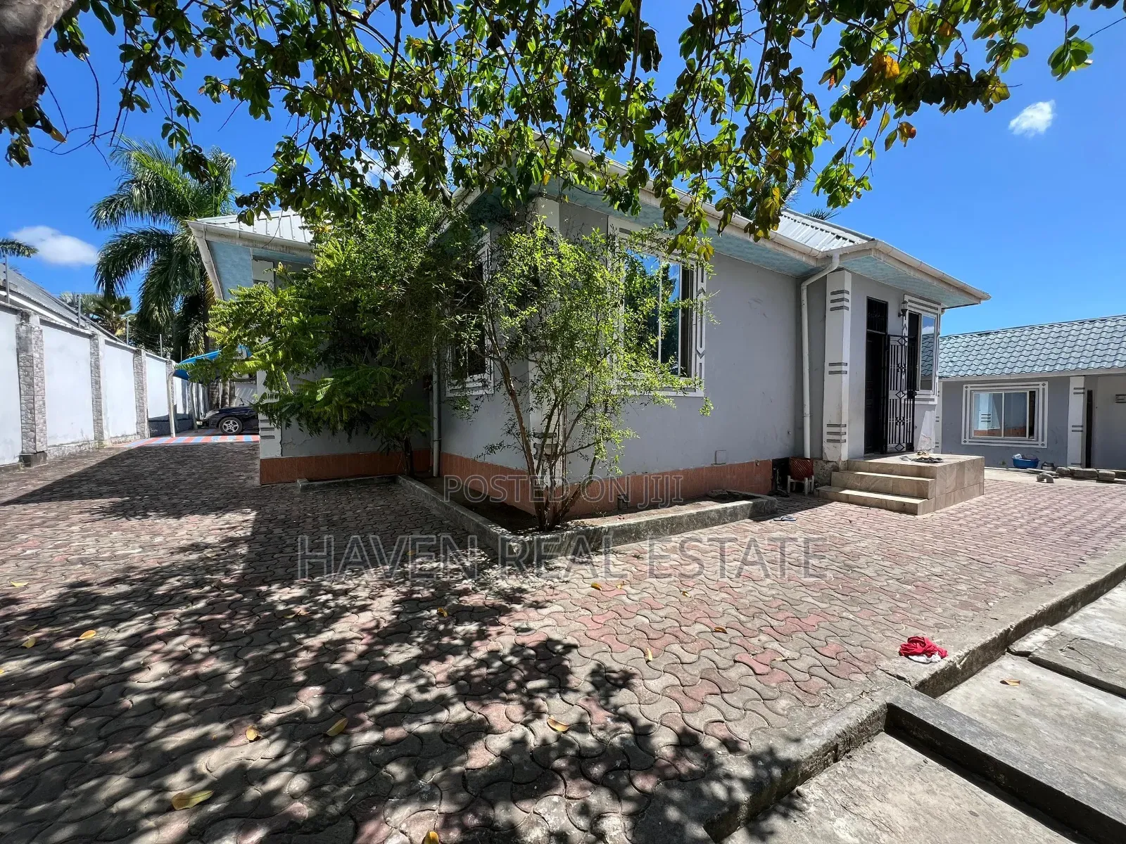 3bdrm House in Goba for sale