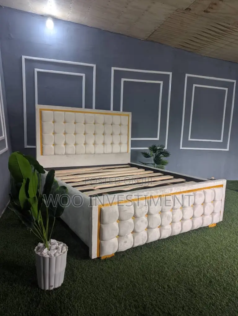 Classic Bedsofa Vipo Mbao Imara Sana Size 5/6 Na 6/6 Vinapatikana