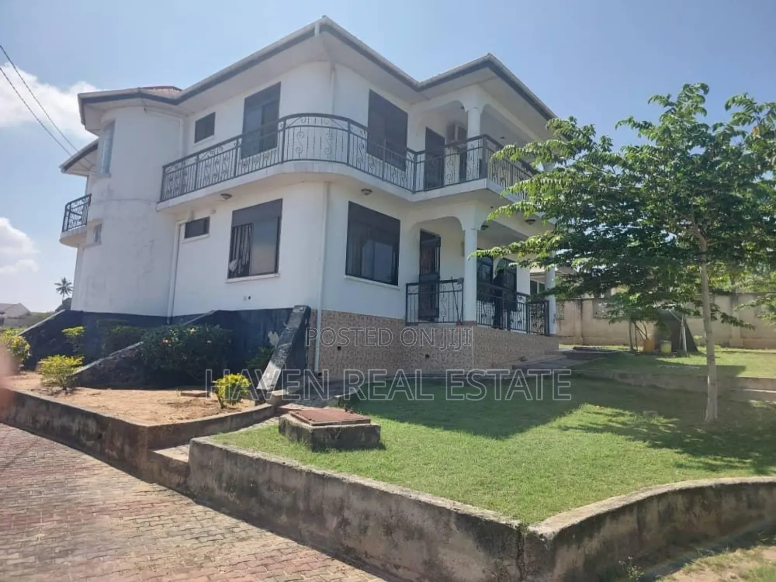 9bdrm House in Goba for sale