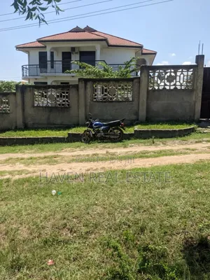 9bdrm House in Goba for sale