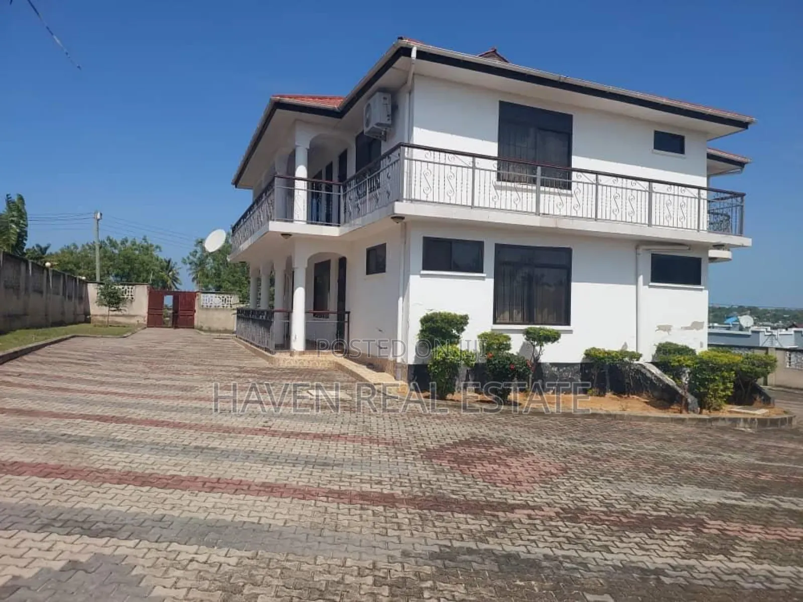 9bdrm House in Goba for sale