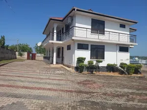 9bdrm House in Goba for sale