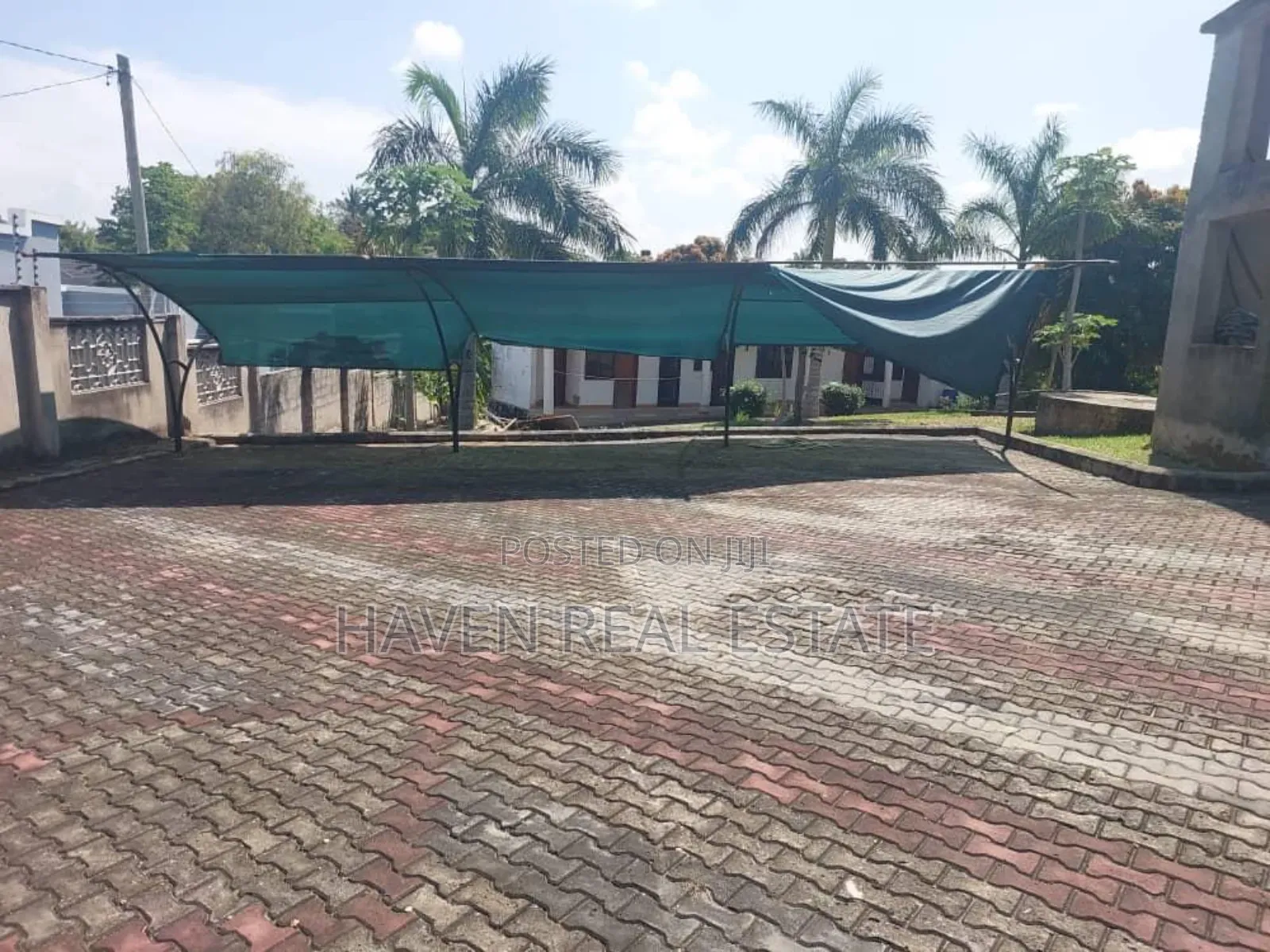 9bdrm House in Goba for sale