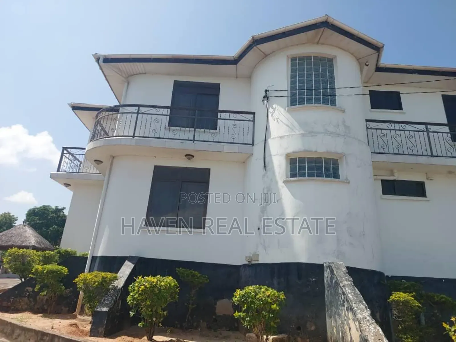9bdrm House in Goba for sale