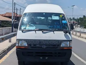 Toyota HiAce 2002 White