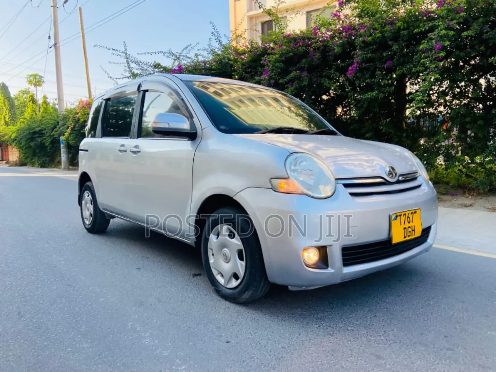 Toyota Sienta 2004 Silver