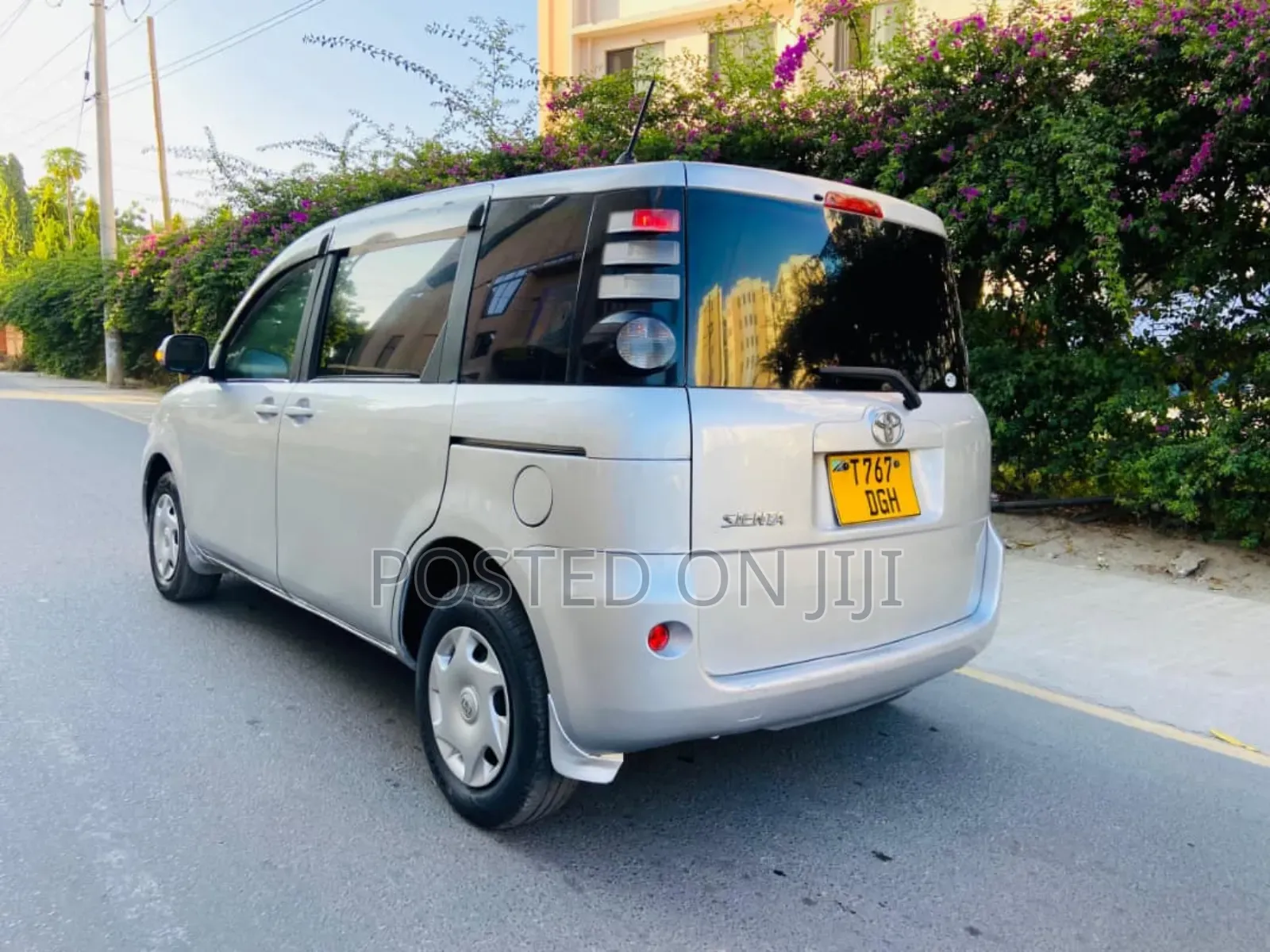 Toyota Sienta 2004 Silver