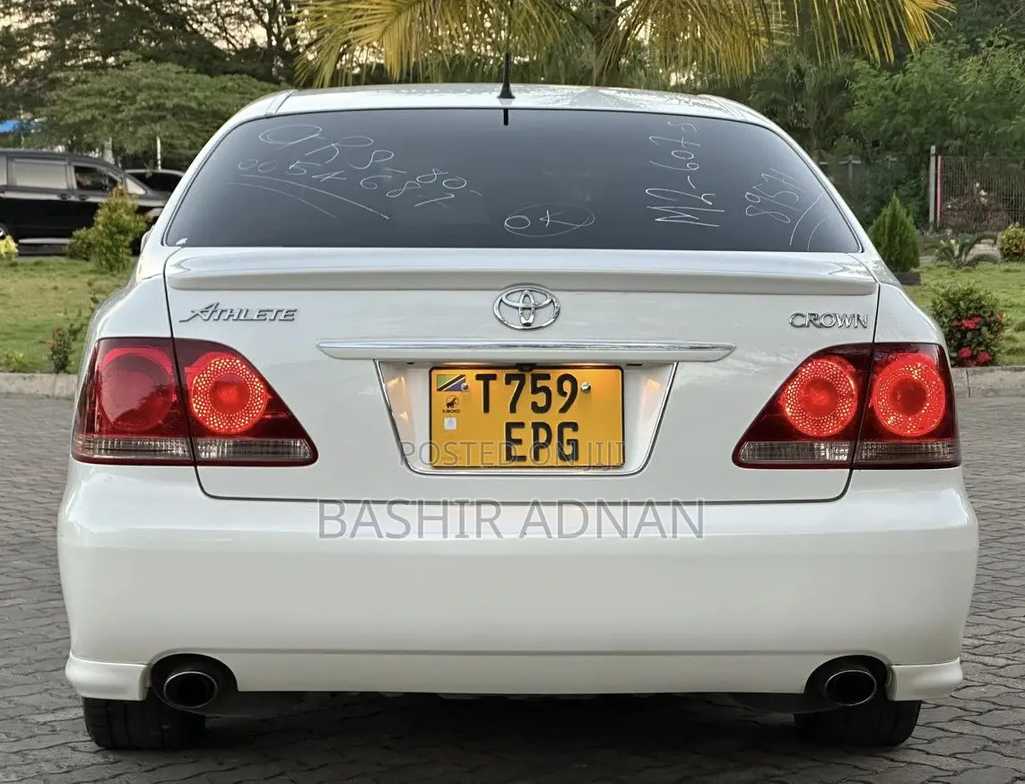 Toyota Crown 2006 White