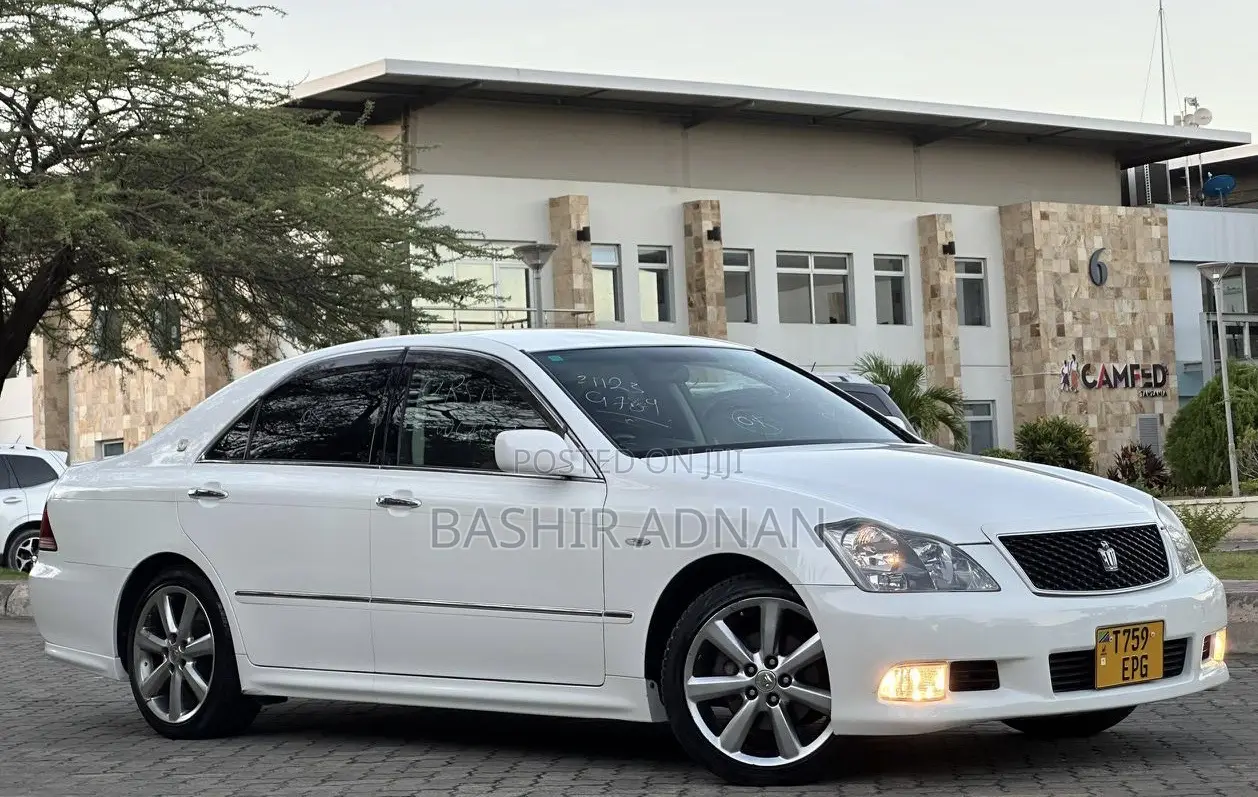 Toyota Crown 2006 White