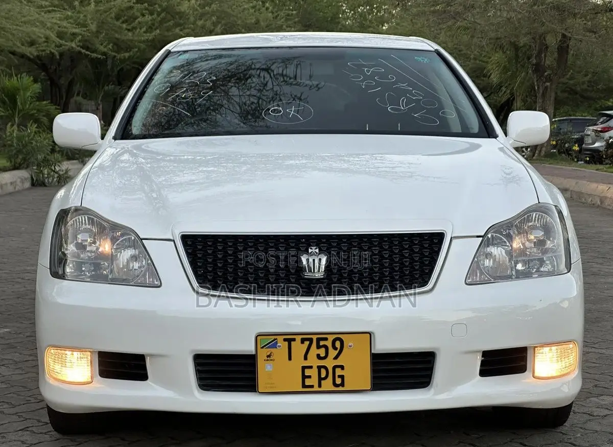 Toyota Crown 2006 White