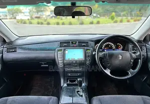 Toyota Crown 2006 White